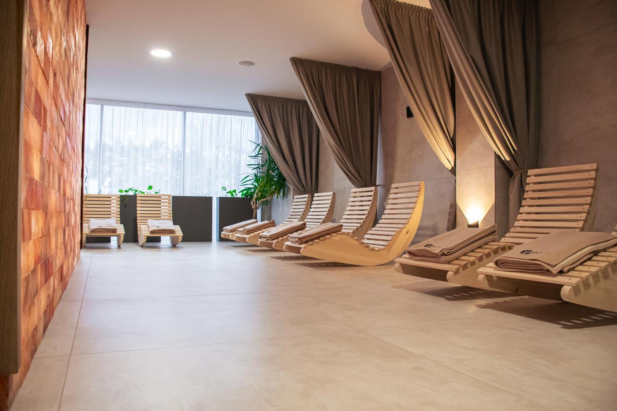 Rm Hotel Wellness & Congress Прьевидза Экстерьер фото