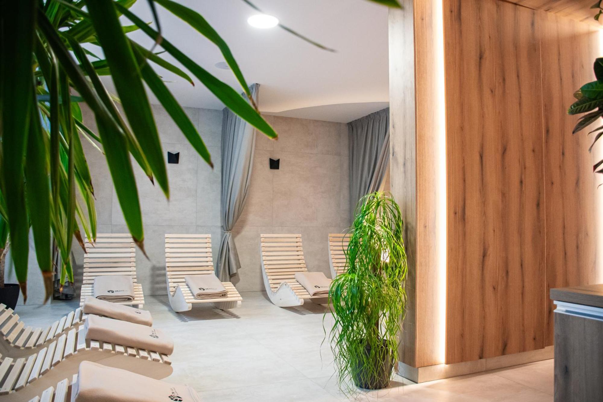 Rm Hotel Wellness & Congress Прьевидза Экстерьер фото