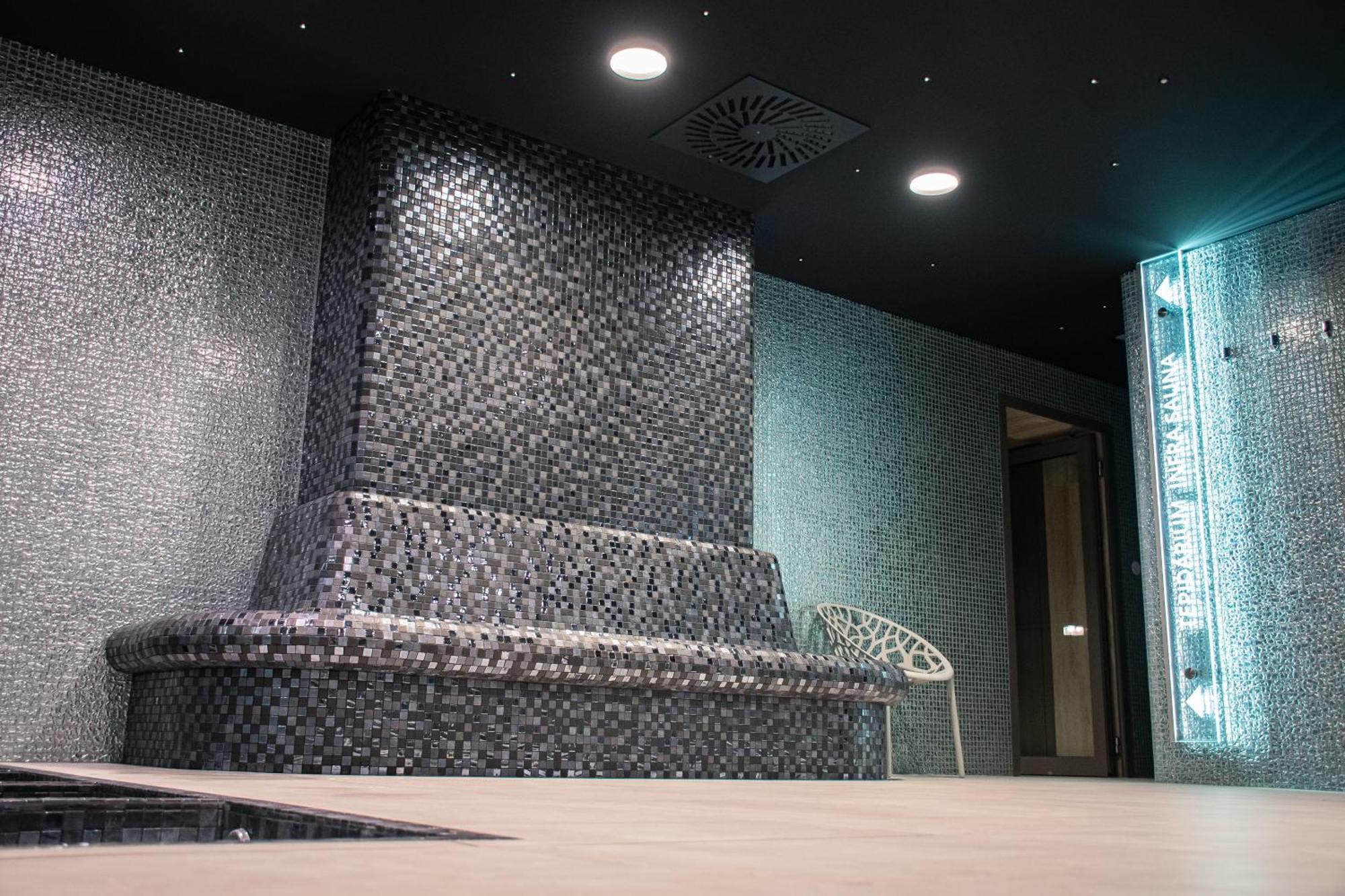 Rm Hotel Wellness & Congress Прьевидза Экстерьер фото
