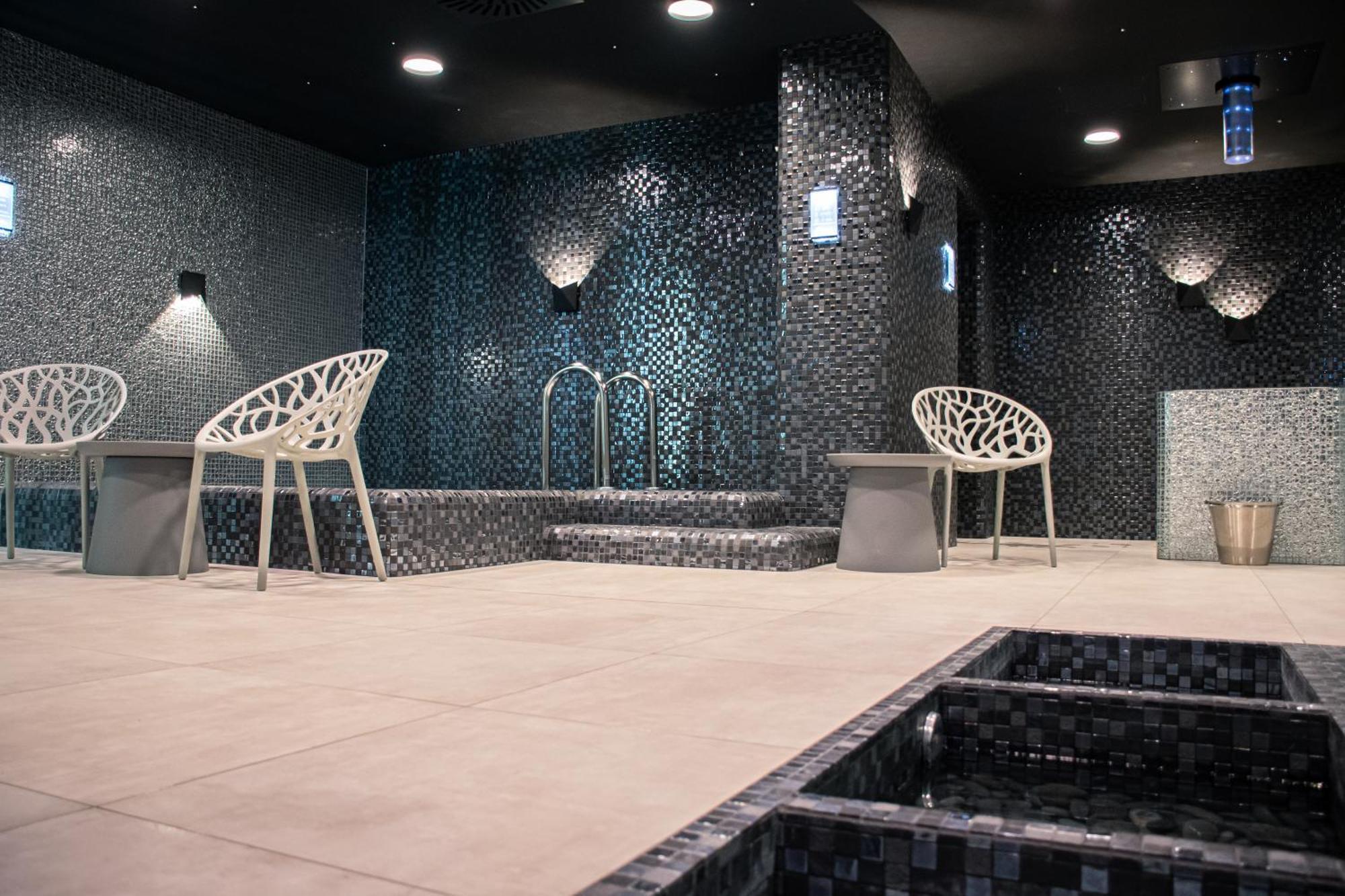 Rm Hotel Wellness & Congress Прьевидза Экстерьер фото