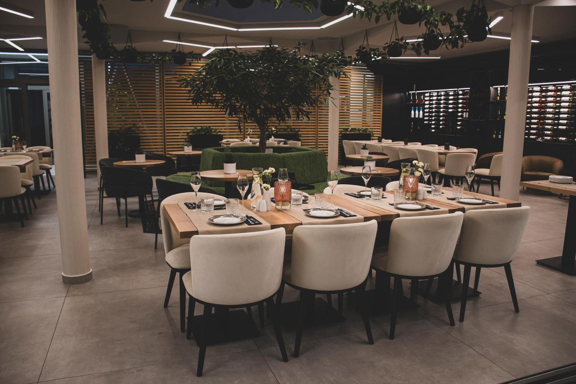 Rm Hotel Wellness & Congress Прьевидза Экстерьер фото