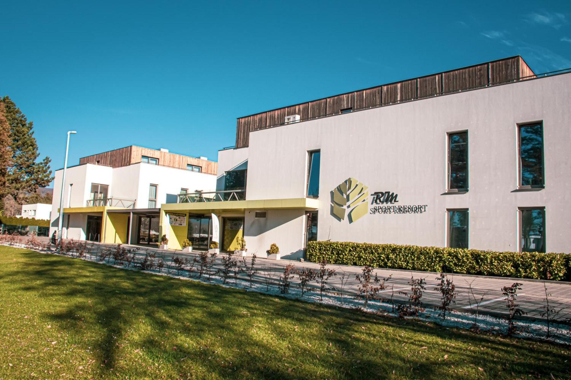 Rm Hotel Wellness & Congress Прьевидза Экстерьер фото