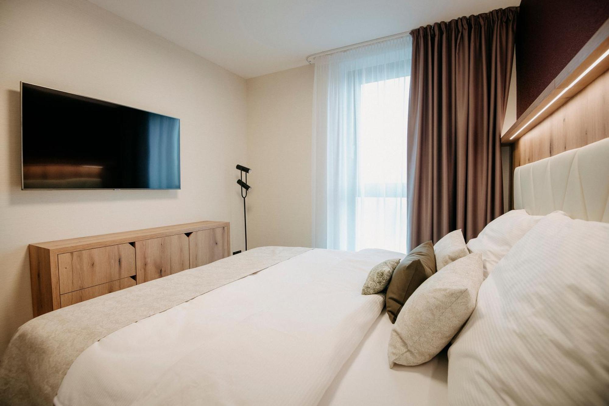 Rm Hotel Wellness & Congress Прьевидза Экстерьер фото