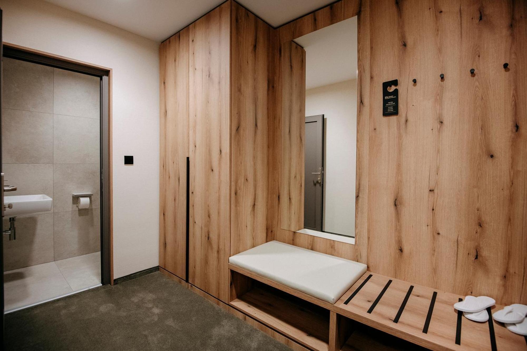 Rm Hotel Wellness & Congress Прьевидза Экстерьер фото