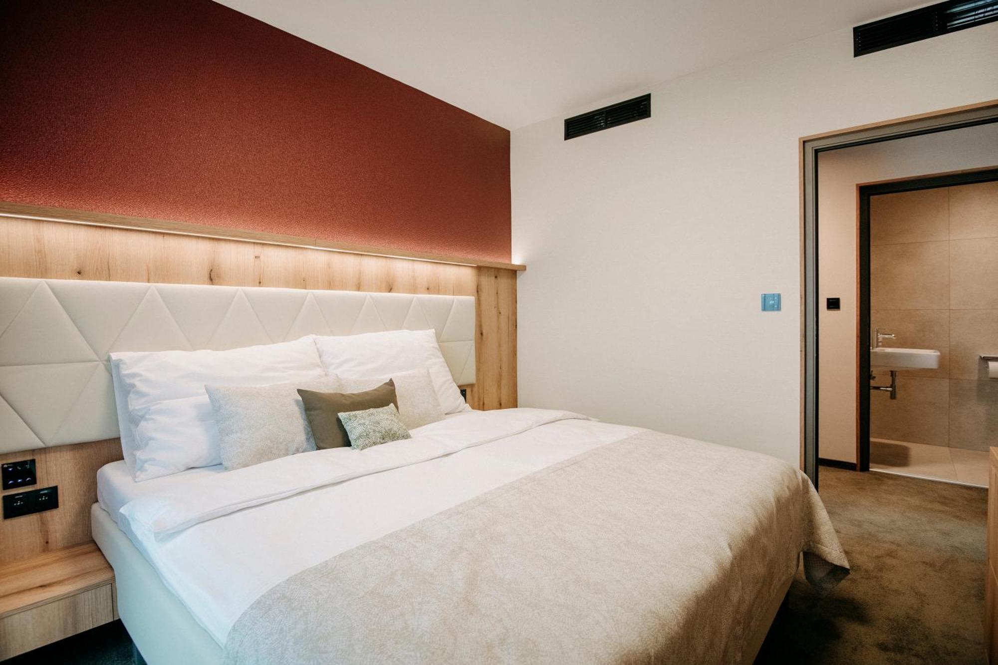 Rm Hotel Wellness & Congress Прьевидза Экстерьер фото
