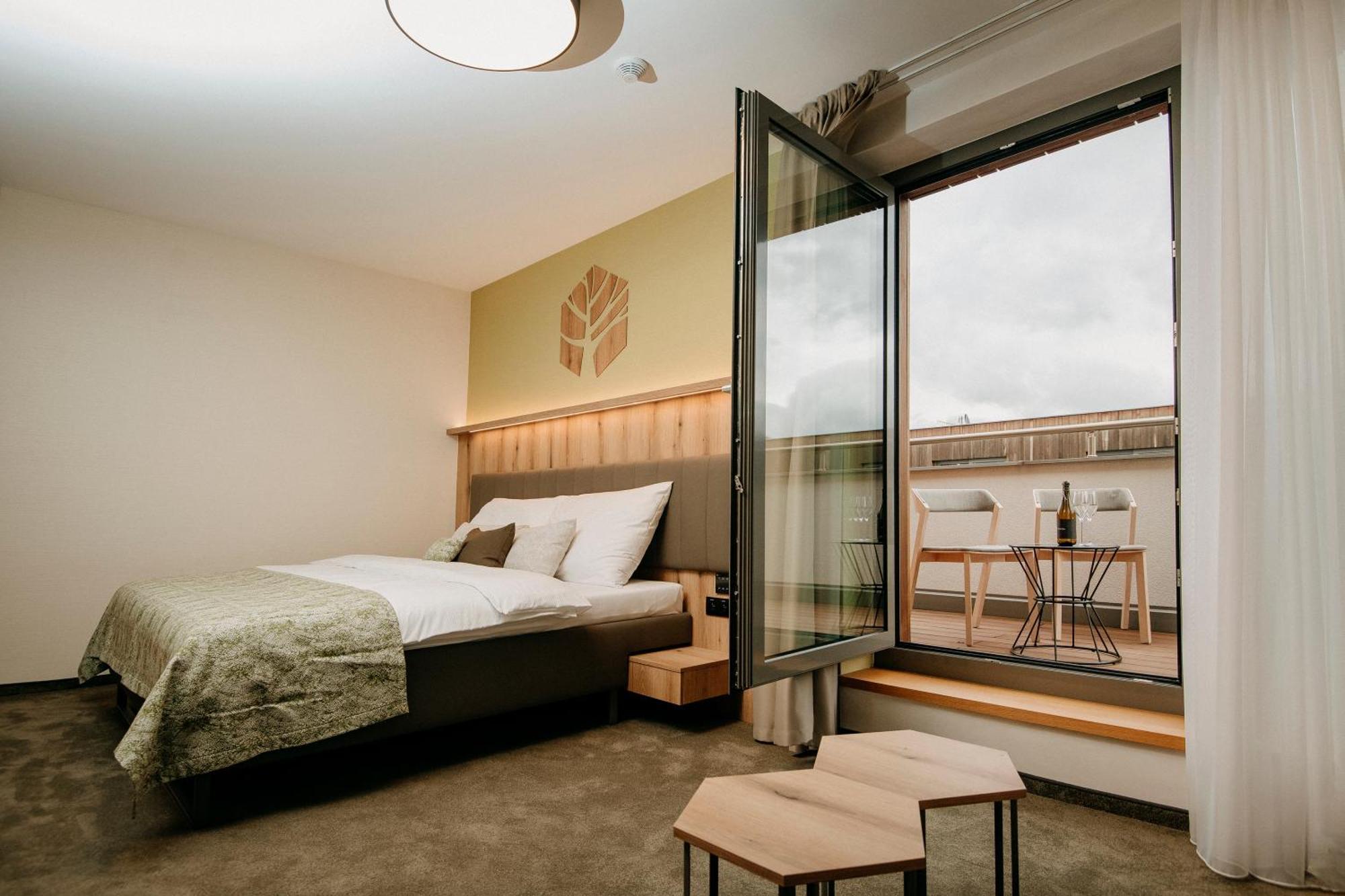 Rm Hotel Wellness & Congress Прьевидза Экстерьер фото