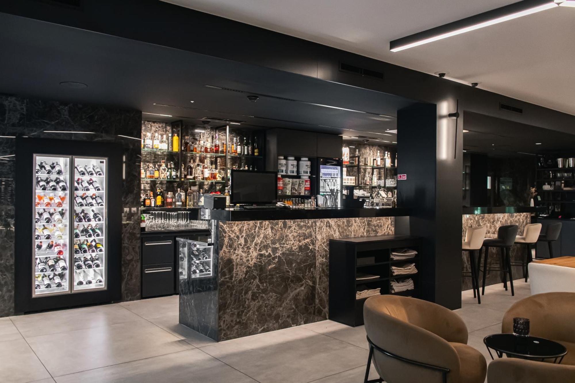 Rm Hotel Wellness & Congress Прьевидза Экстерьер фото